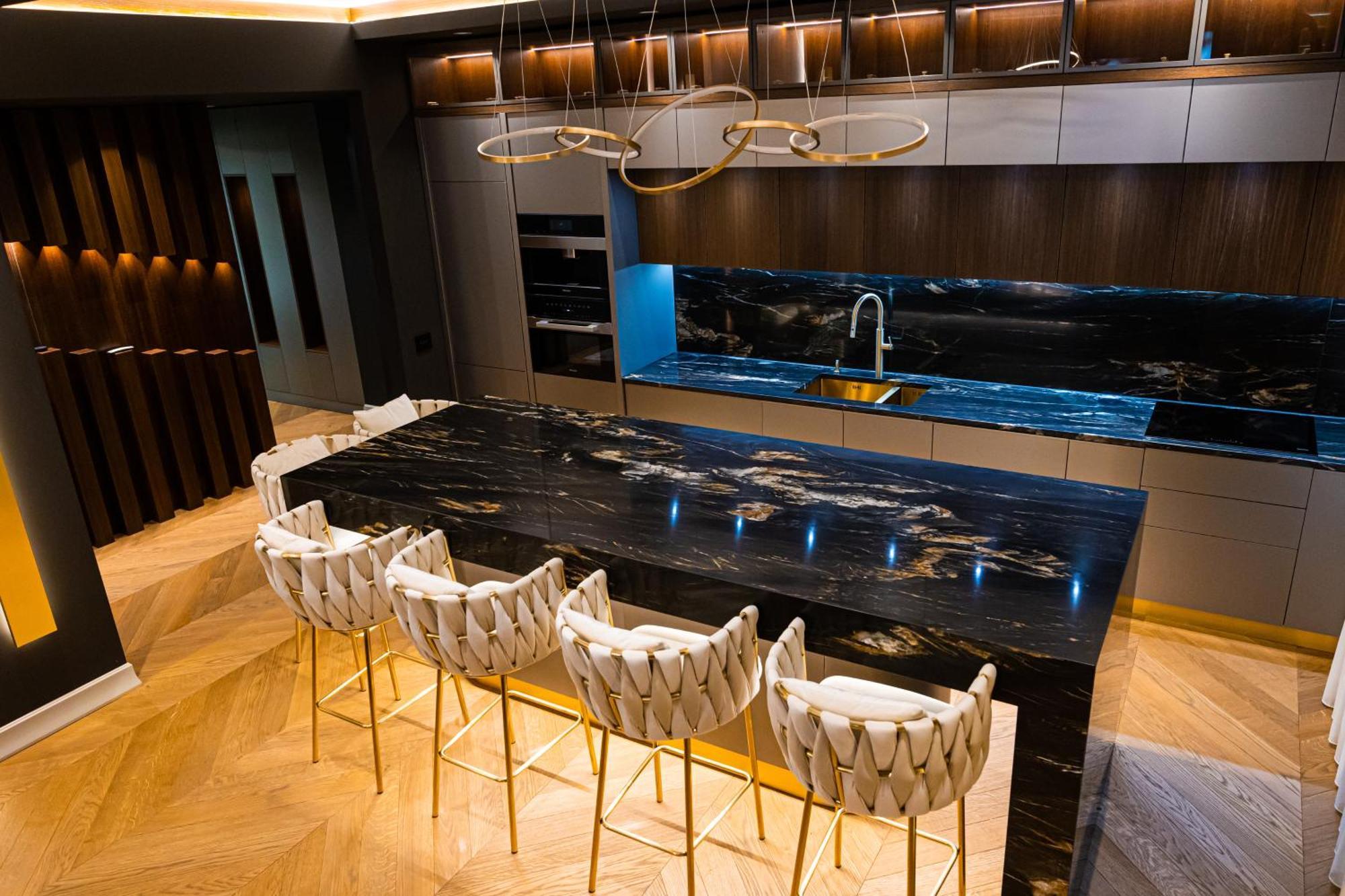 Deluxe Aparthotel Marwell Residence Σουκεάβα Δωμάτιο φωτογραφία